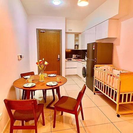 Legoland - Happywonder Suite For Family ,Cozy, Wifi With Nice Garden Pool View! Nusajaya  Exterior photo